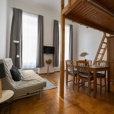 Lägenhet Elias Cosy For 4 People In The Heart Of Free Coffee Budapest