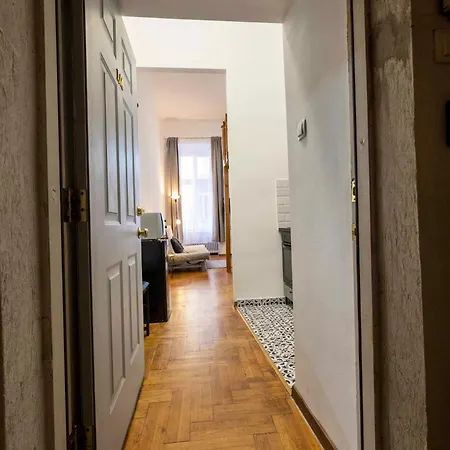 Lägenhet Elias Cosy For 4 People In The Heart Of Free Coffee Budapest